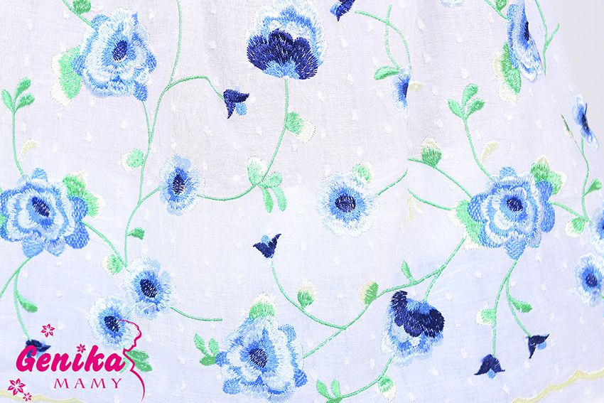 Блуза для беременных и кормящих с воланом вышитые синие цветы на белом